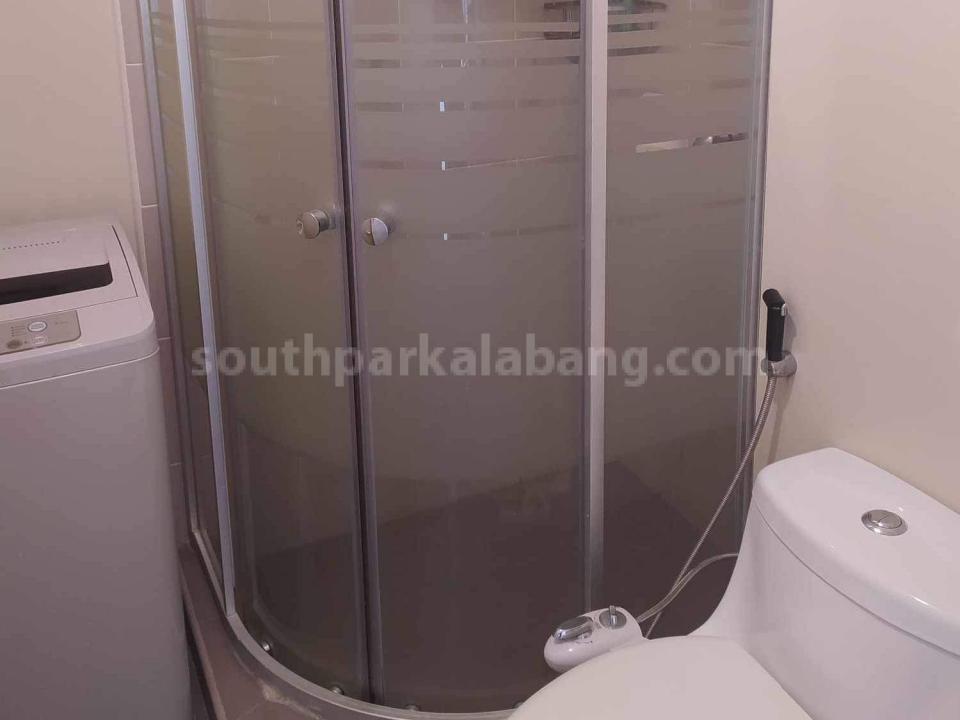 Toilet and bath of 1-bedroom condo unit at Avida Tower Altura tower 1 Toilet and bath of 1-bedroom condo unit at Avida Tower Altura tower 1